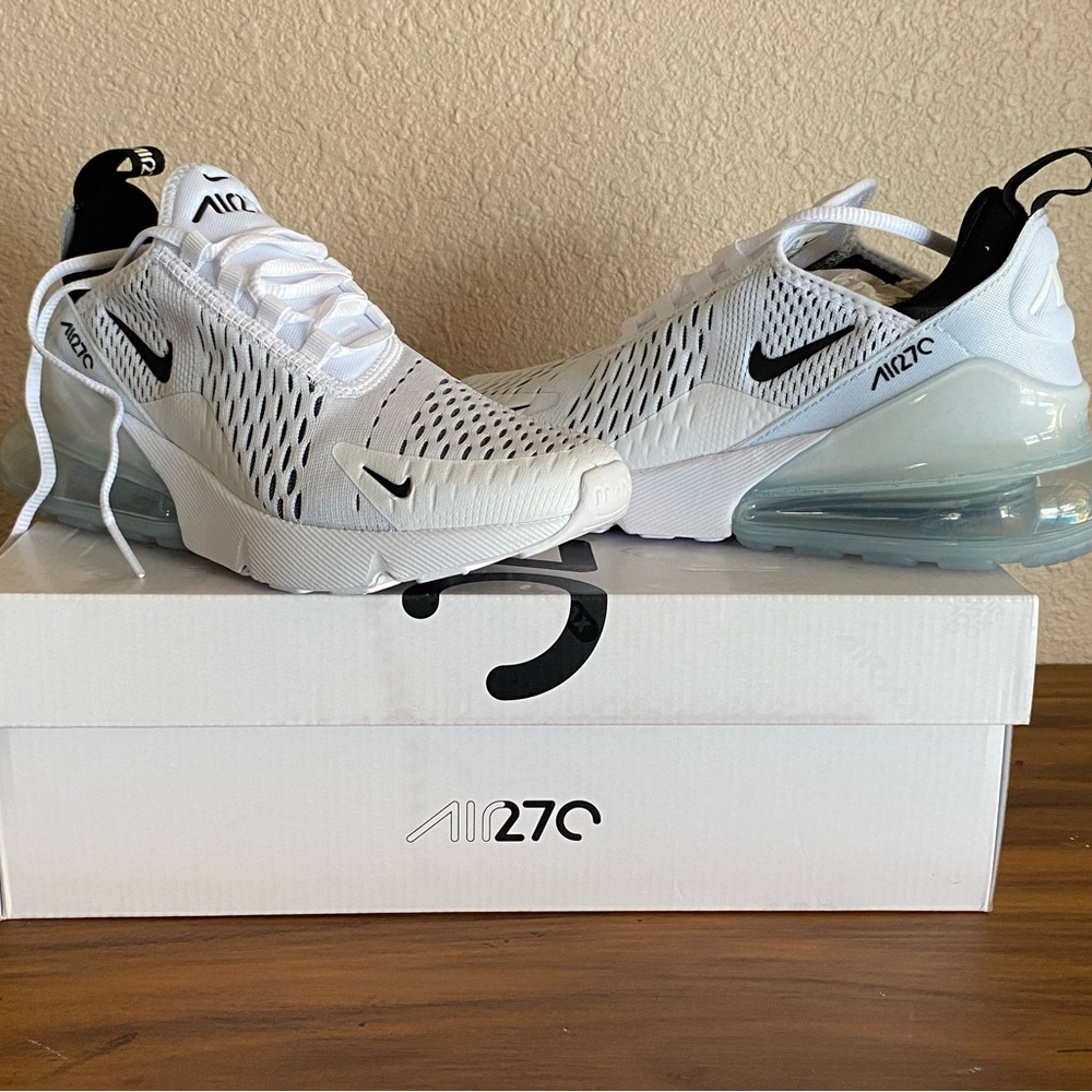 Nike Women's Air Max 270 Sneaker Black White 6.5 - Picture 3 of 16